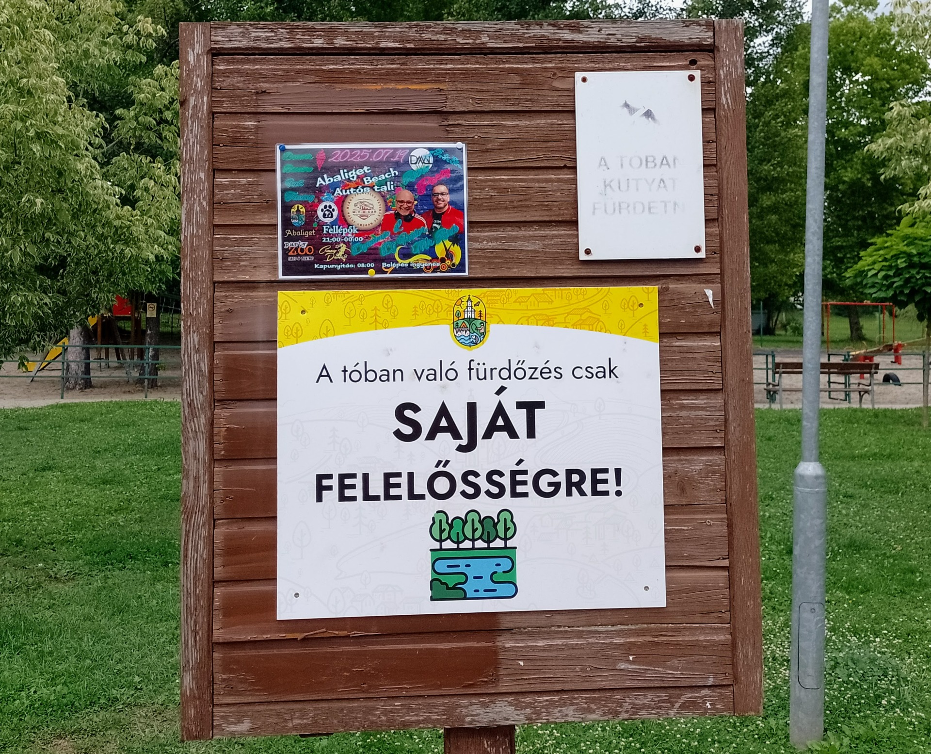 A szokásos figyelmeztetésen kívül nem utal semmi a veszélyre!